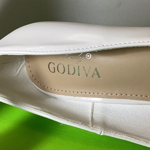 Lady Godiva Abbey Women's Platform Pump - Picture 12 of 13